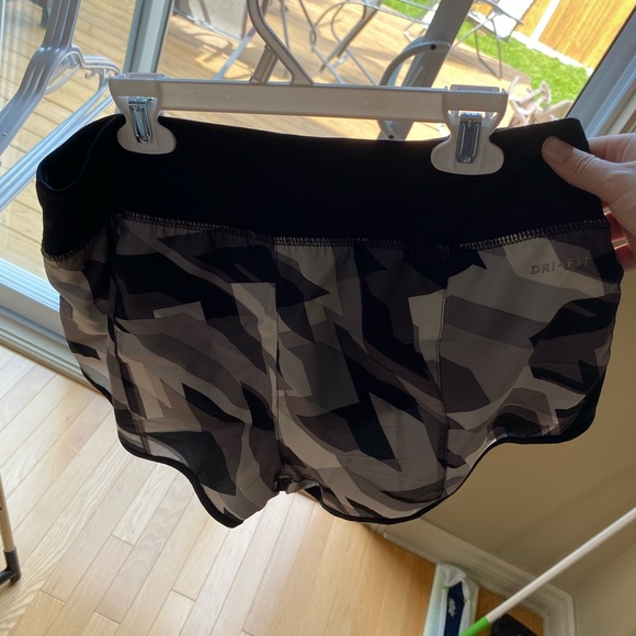 nike shorts, available in blue or black, fits usM - Picture 5 of 7